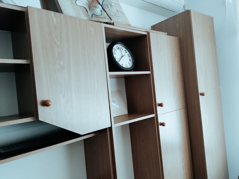 Vand set de mobila pentru tineretn sau un dormitor de dimensiuni reduse