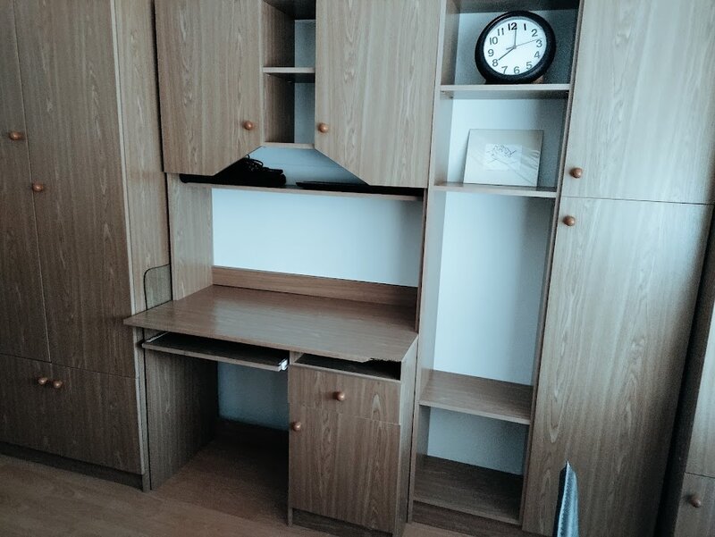 Vand set de mobila pentru tineretn sau un dormitor de dimensiuni reduse