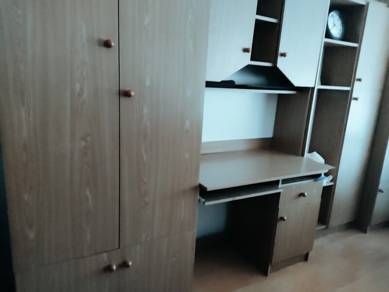 Vand set de mobila pentru tineretn sau un dormitor de dimensiuni reduse